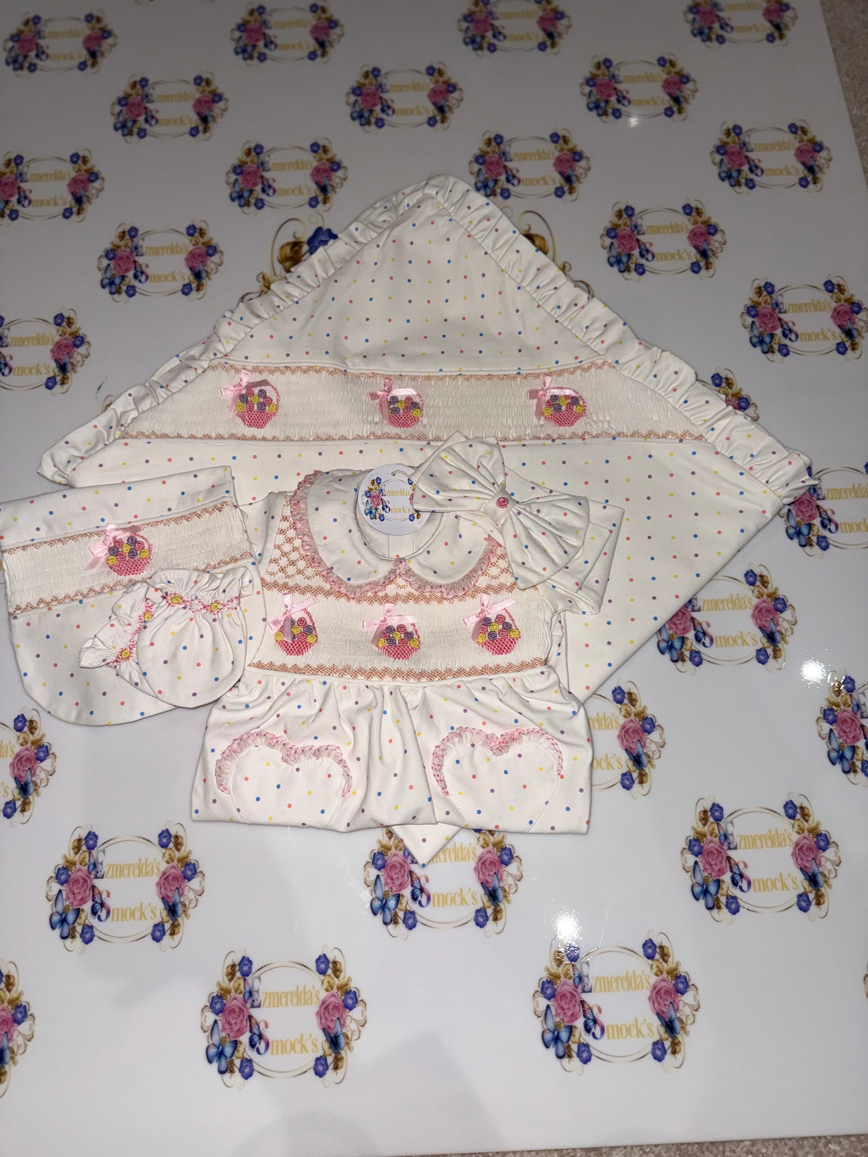 💓 Sweet Basket Smocked Baby Grow 💓